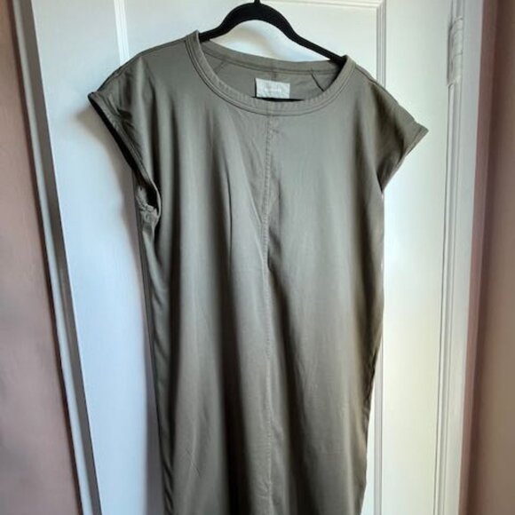 Everlane The Luxe Cotton Side-slit Tee Dress in Olive - Picture 1 of 3